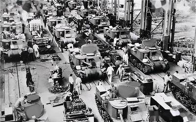 二戰(zhàn)后蘇聯(lián)艱難地恢復(fù)國民經(jīng)濟重工業(yè)輕工業(yè)發(fā)展極不均衡