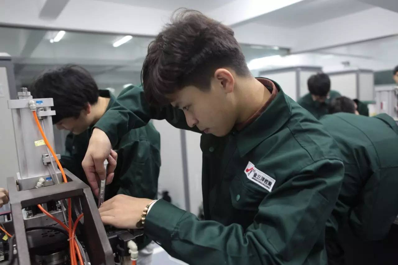 福建第二輕工業(yè)學(xué)校:全明星專(zhuān)業(yè)陪伴成長(zhǎng)夢(mèng)想