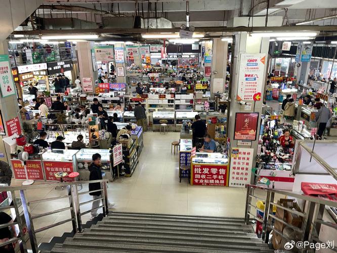 偶爾還會想起在徐州上學(xué)時,有一天來通達(dá)通信電子市場那時候二樓